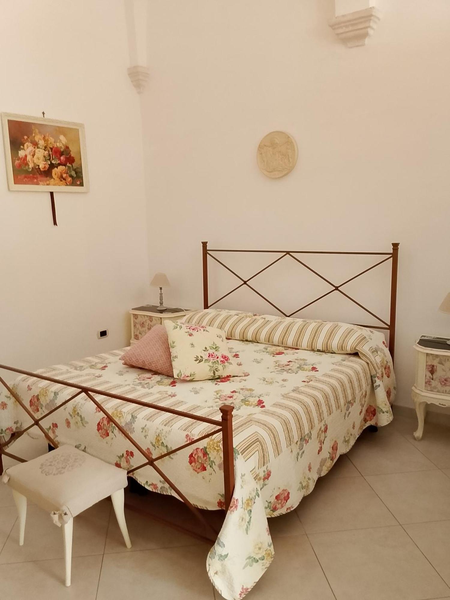B&B A Due Passi Martina Franca Exteriör bild