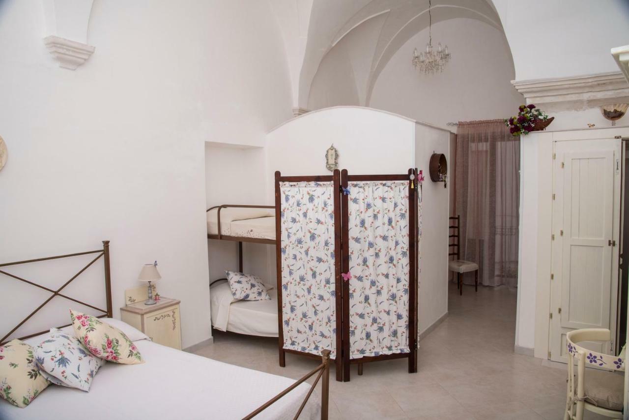 B&B A Due Passi Martina Franca Exteriör bild