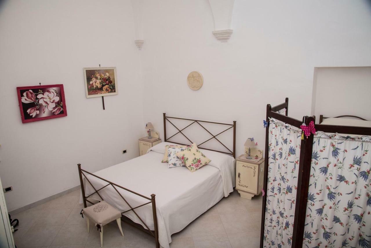 B&B A Due Passi Martina Franca Exteriör bild
